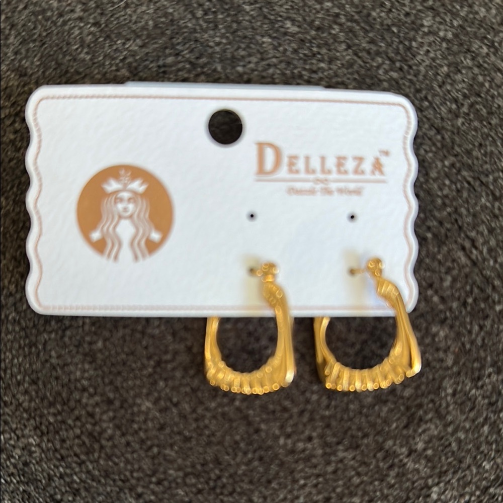 Elle Gold Textured Earrings